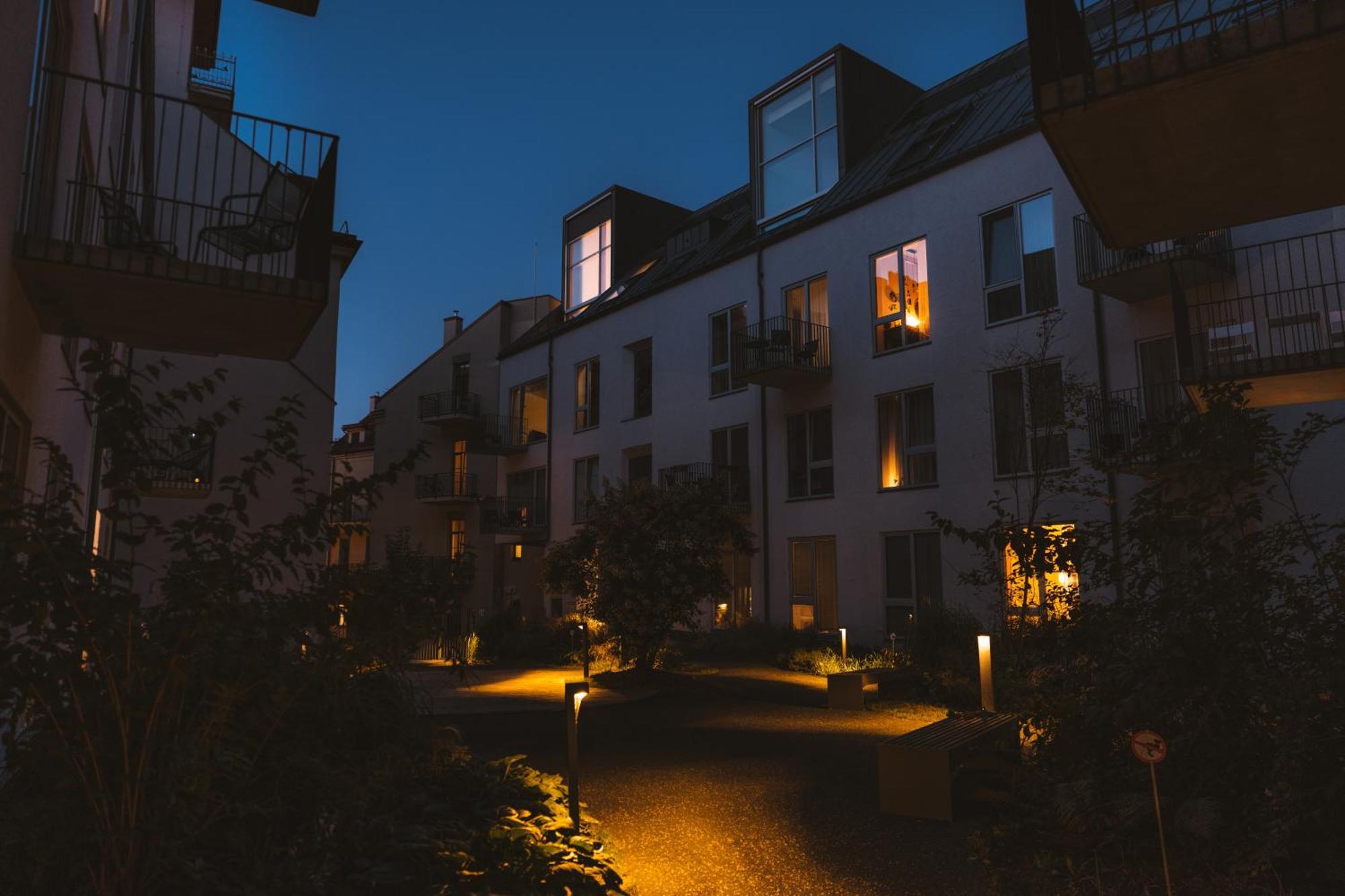 Ivis House Modern Apartment In Vilnius Old Town With Balcony Вильнюс Экстерьер фото