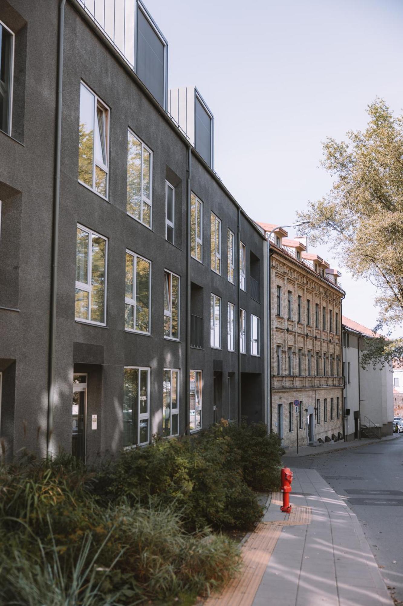 Ivis House Modern Apartment In Vilnius Old Town With Balcony Вильнюс Экстерьер фото